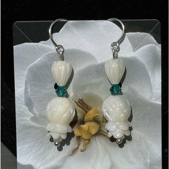 543. Sterling Silver threaders upside down pineapple & Pīkake Mother of Pearl - Picture 2 of 5